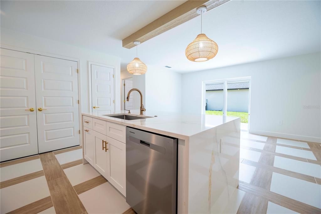 En Venta: $369,900 (3 camas, 2 baños, 1484 Pies cuadrados)