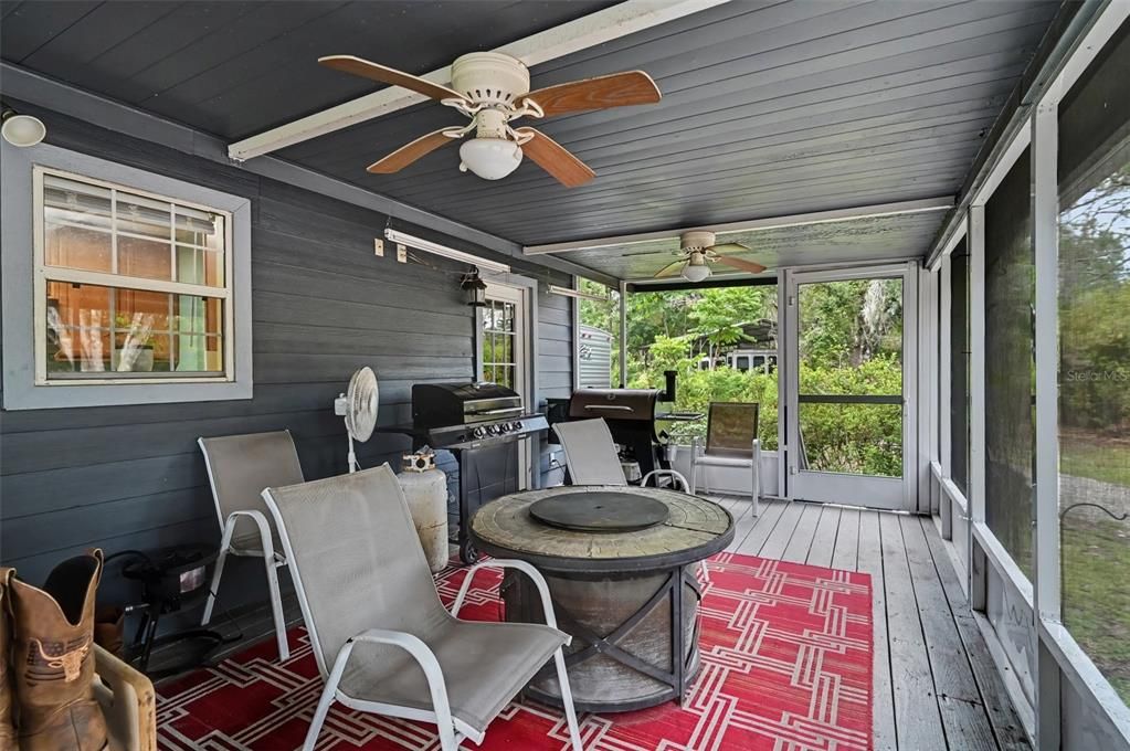 For Sale: $479,000 (3 beds, 2 baths, 1404 Square Feet)