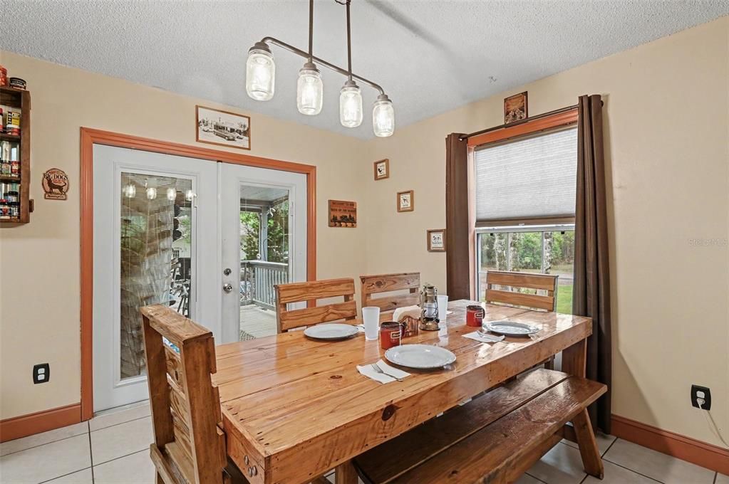 For Sale: $479,000 (3 beds, 2 baths, 1404 Square Feet)