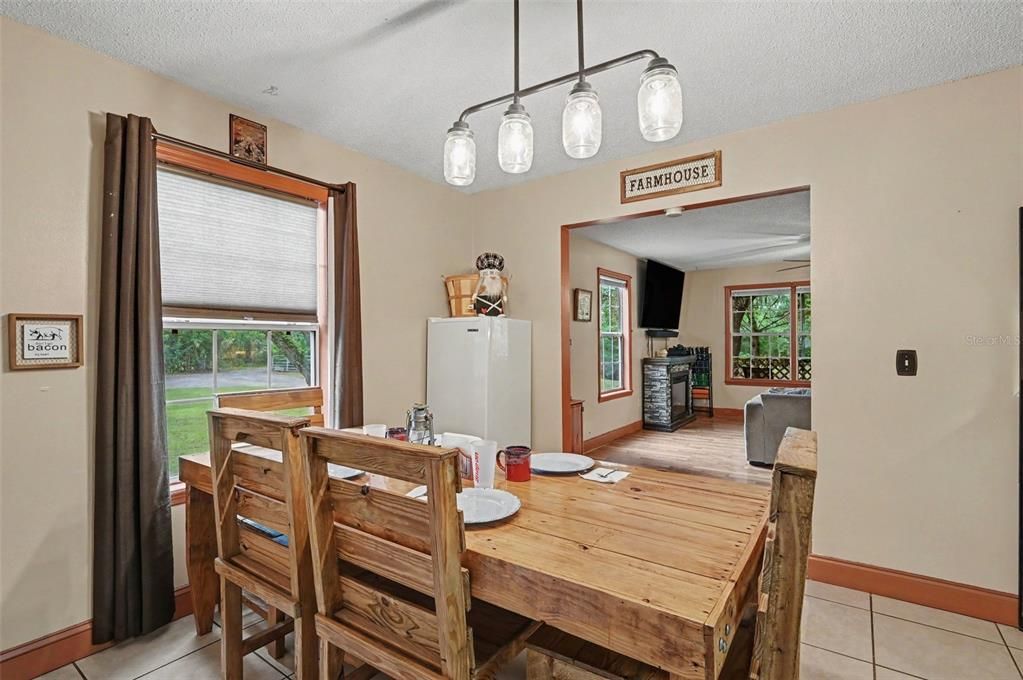For Sale: $479,000 (3 beds, 2 baths, 1404 Square Feet)