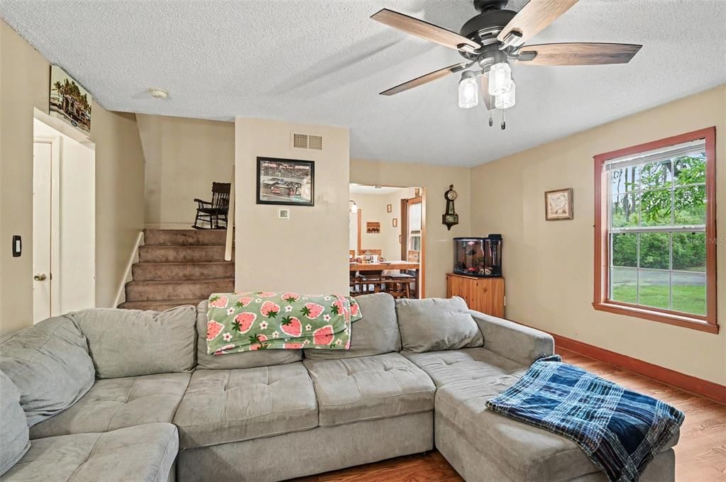 For Sale: $479,000 (3 beds, 2 baths, 1404 Square Feet)