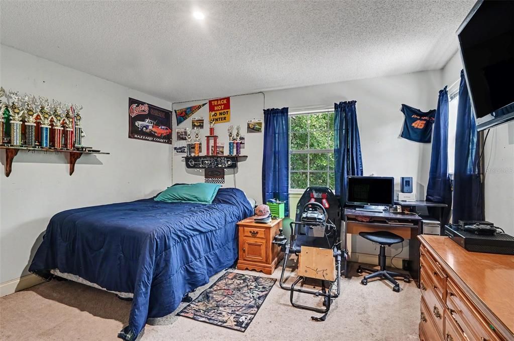 For Sale: $479,000 (3 beds, 2 baths, 1404 Square Feet)