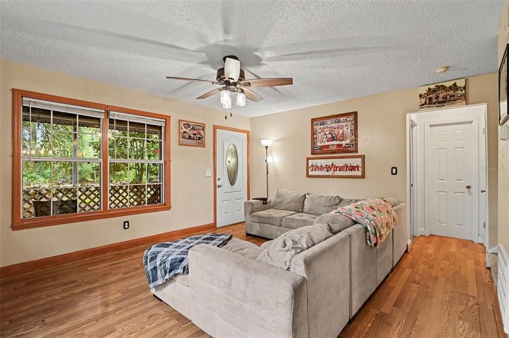 For Sale: $479,000 (3 beds, 2 baths, 1404 Square Feet)
