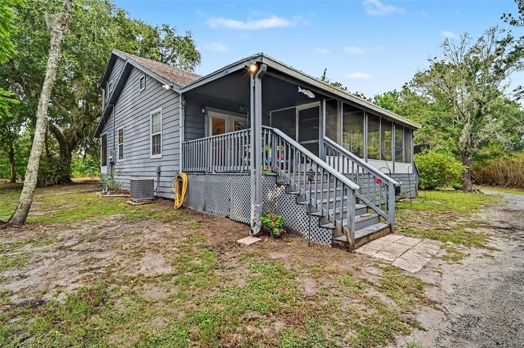 For Sale: $479,000 (3 beds, 2 baths, 1404 Square Feet)
