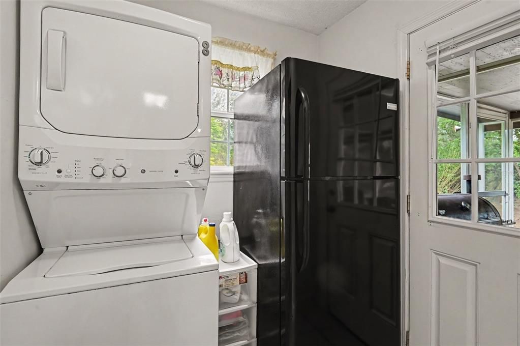 For Sale: $479,000 (3 beds, 2 baths, 1404 Square Feet)