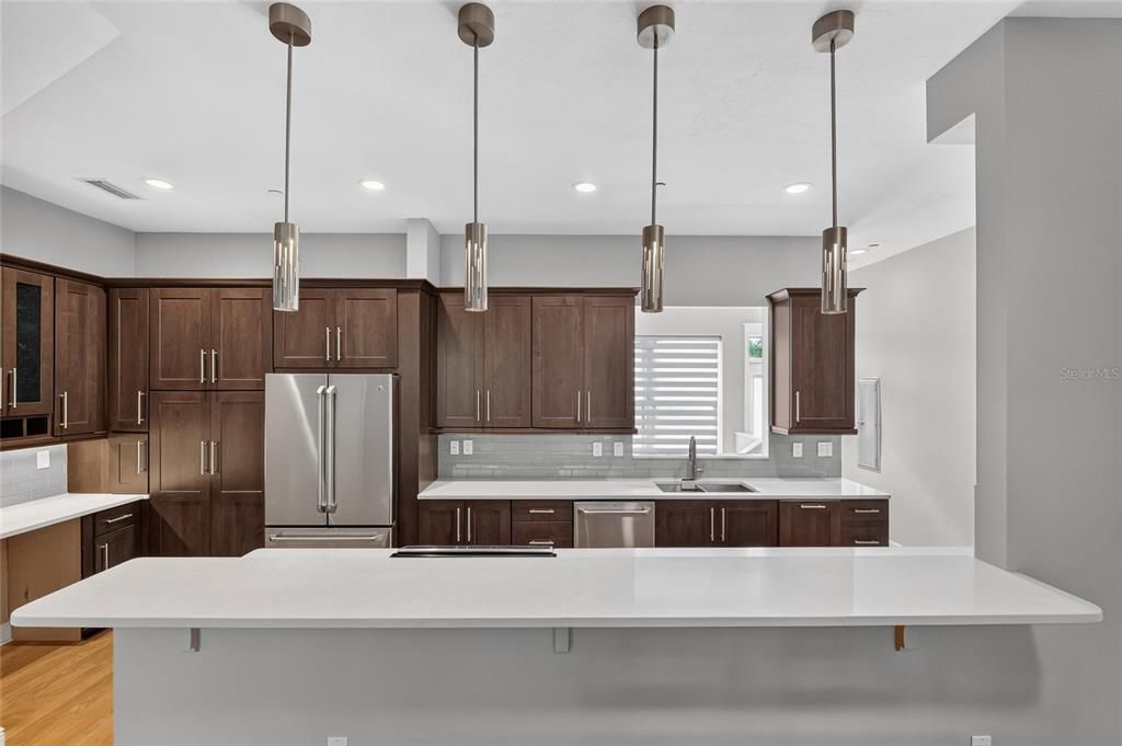 待售: $425,000 (2 贝兹, 2 浴室, 1634 平方英尺)