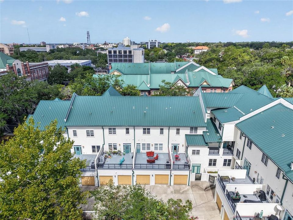 待售: $425,000 (2 贝兹, 2 浴室, 1634 平方英尺)