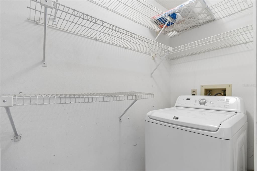 На продажу: $255,000 (2 спален, 2 ванн, 1334 Квадратных фут)