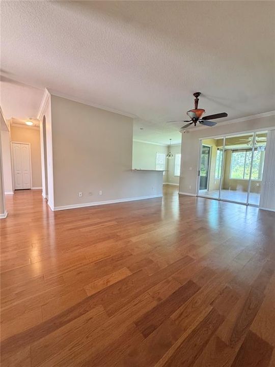En Venta: $309,900 (3 camas, 2 baños, 1823 Pies cuadrados)