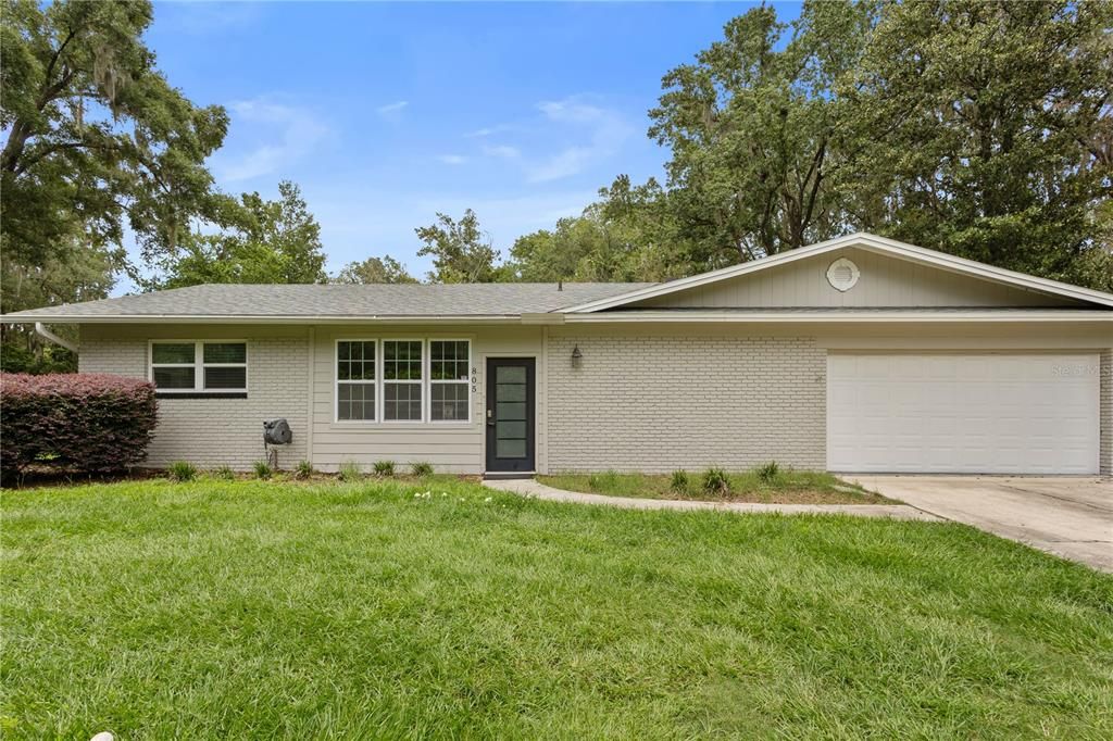 For Sale: $439,900 (4 beds, 2 baths, 1960 Square Feet)
