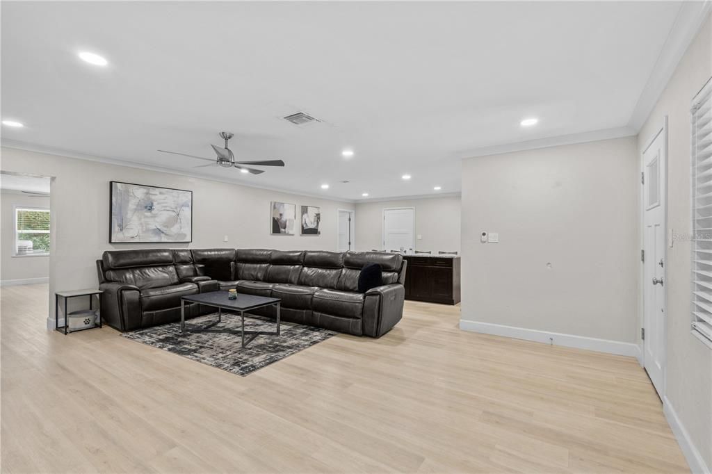 For Sale: $439,900 (4 beds, 2 baths, 1960 Square Feet)