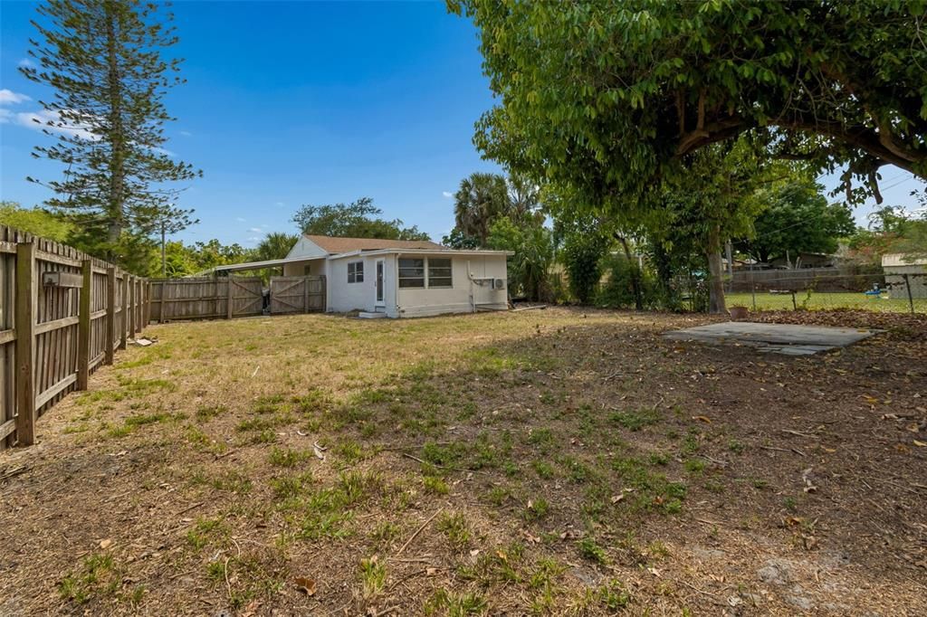 For Sale: $460,000 (3 beds, 2 baths, 896 Square Feet)