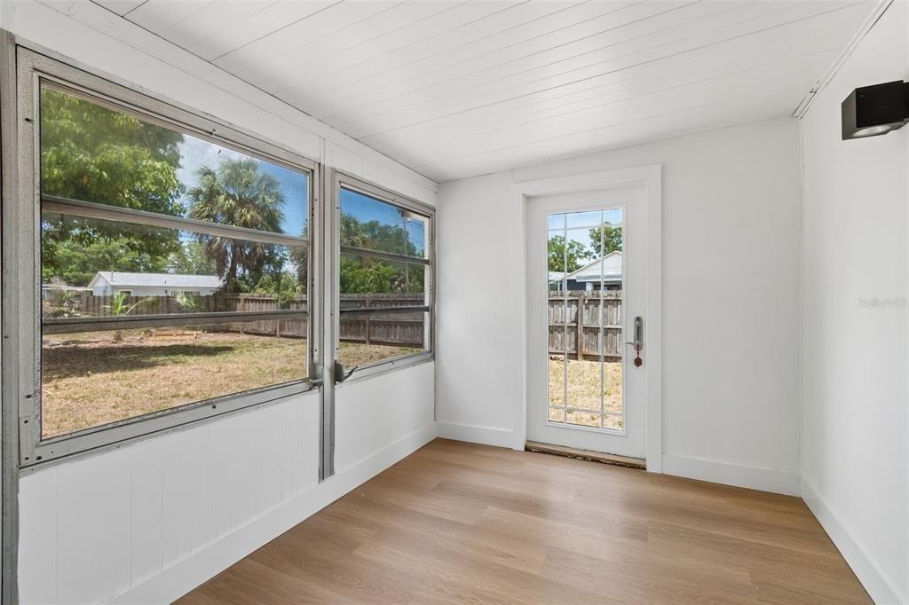 For Sale: $460,000 (3 beds, 2 baths, 896 Square Feet)