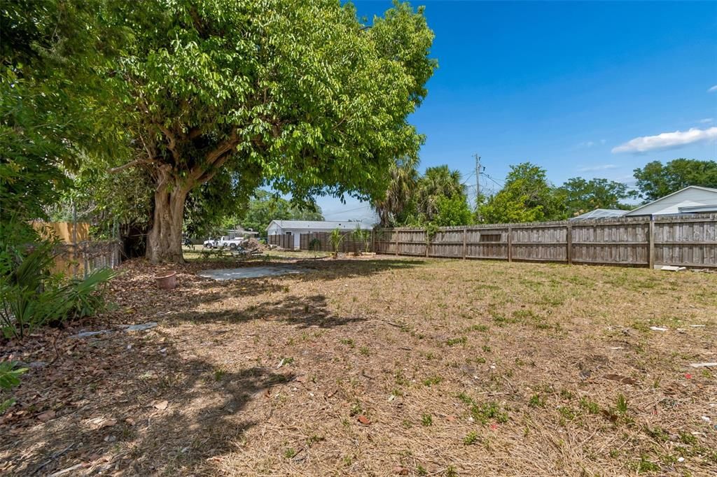 For Sale: $460,000 (3 beds, 2 baths, 896 Square Feet)