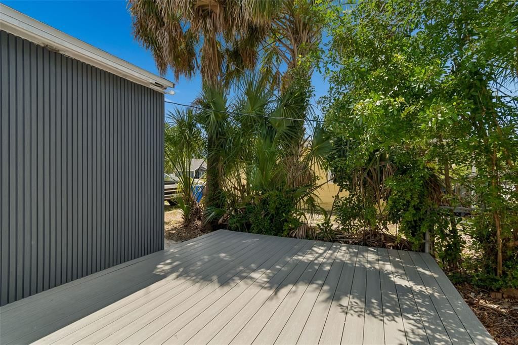 For Sale: $460,000 (3 beds, 2 baths, 896 Square Feet)