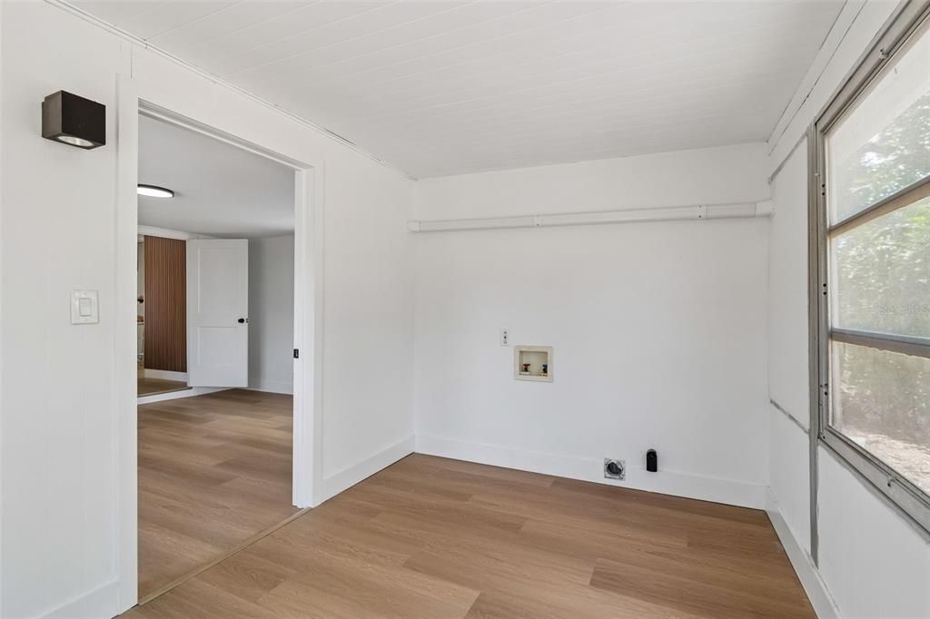 For Sale: $460,000 (3 beds, 2 baths, 896 Square Feet)