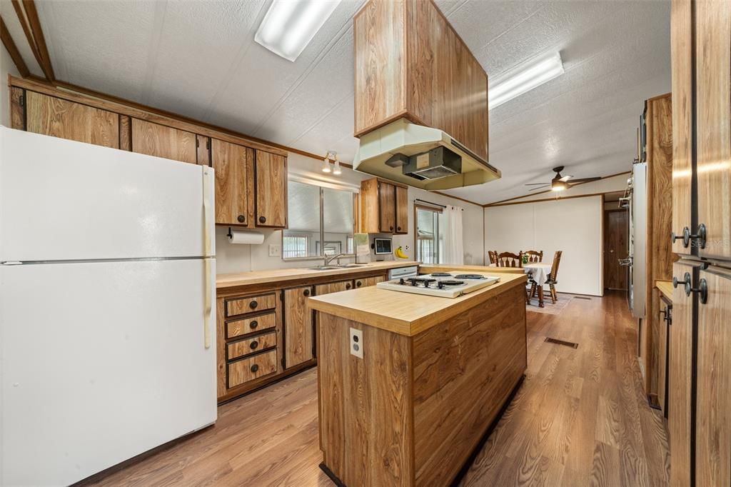 For Sale: $209,900 (3 beds, 2 baths, 1440 Square Feet)
