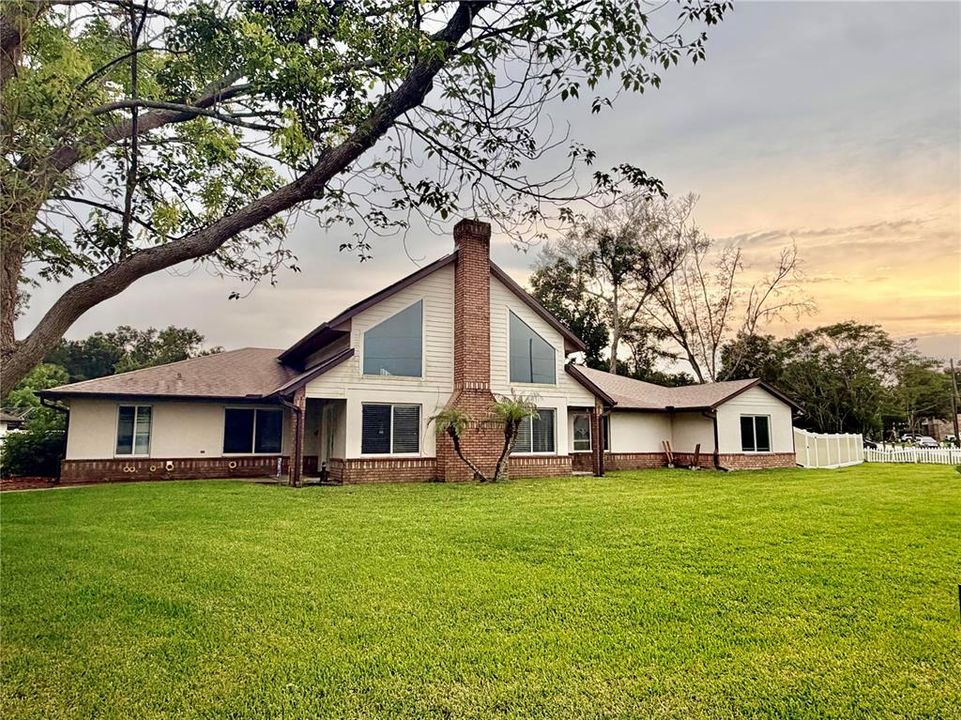 En Venta: $845,000 (5 camas, 3 baños, 3566 Pies cuadrados)