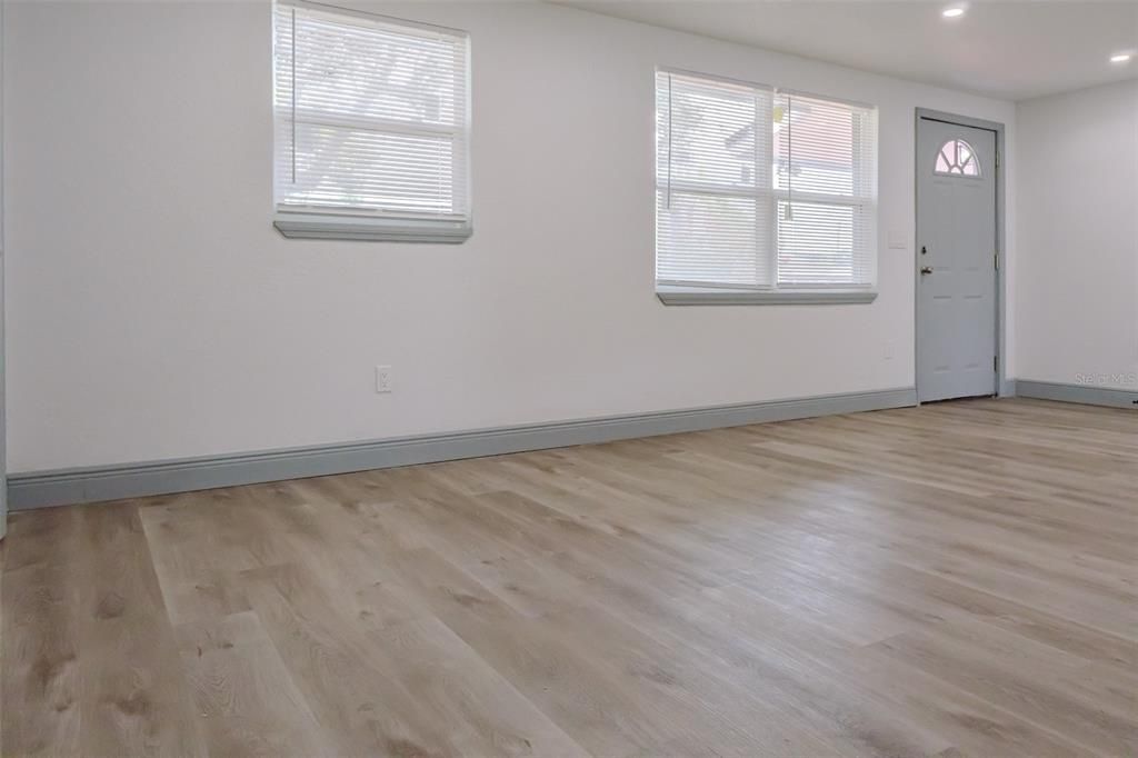 В аренду: $1,650 (3 спален, 2 ванн, 986 Квадратных фут)