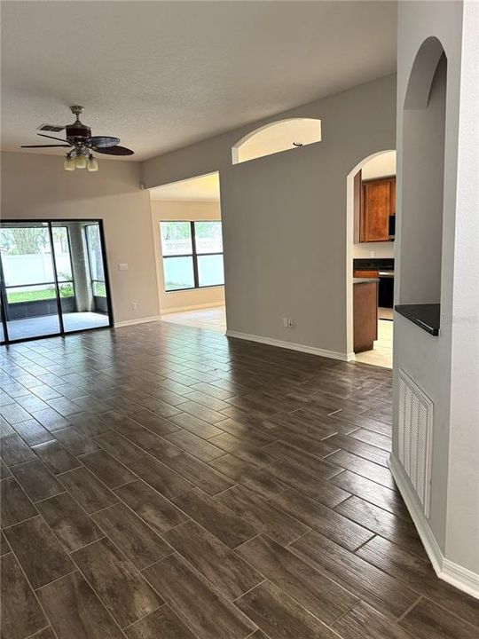 For Sale: $325,000 (3 beds, 2 baths, 1454 Square Feet)