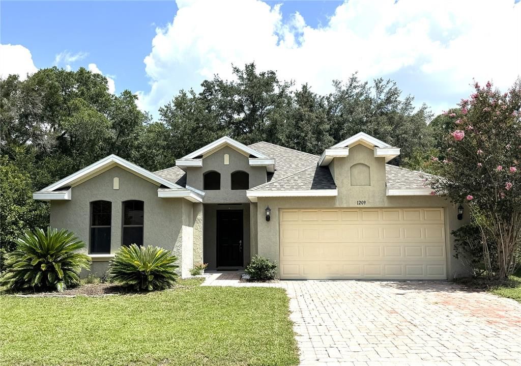 For Sale: $325,000 (3 beds, 2 baths, 1454 Square Feet)