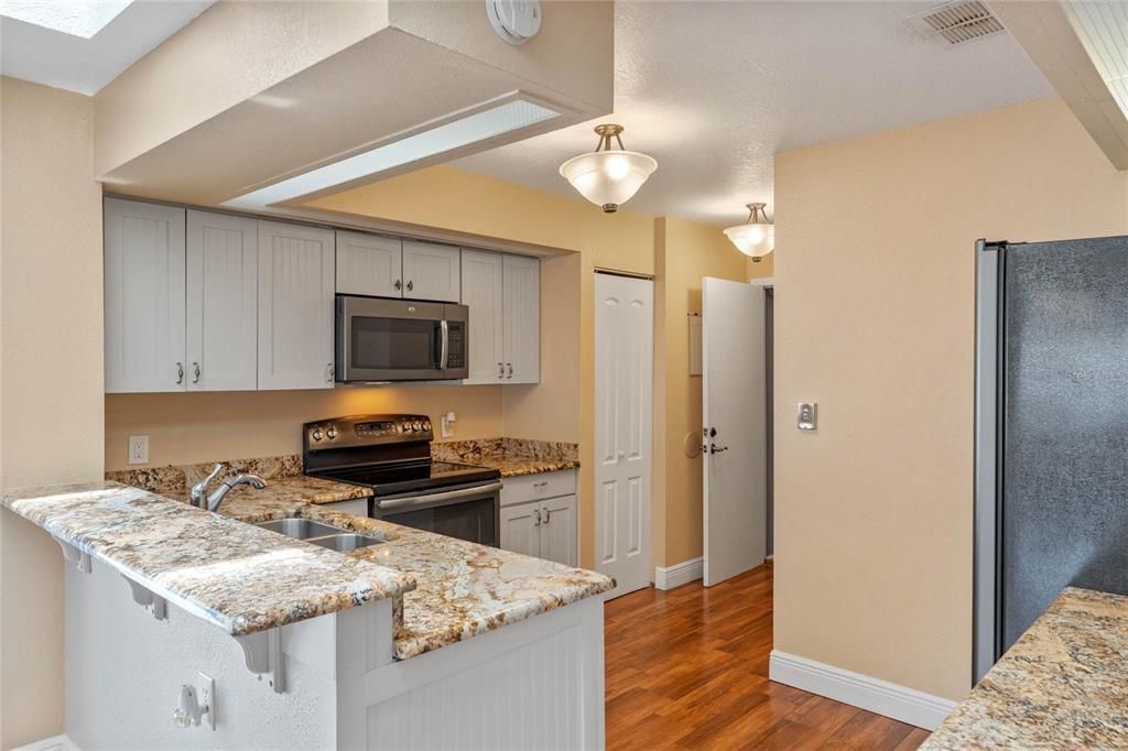 En Venta: $429,000 (4 camas, 2 baños, 2032 Pies cuadrados)