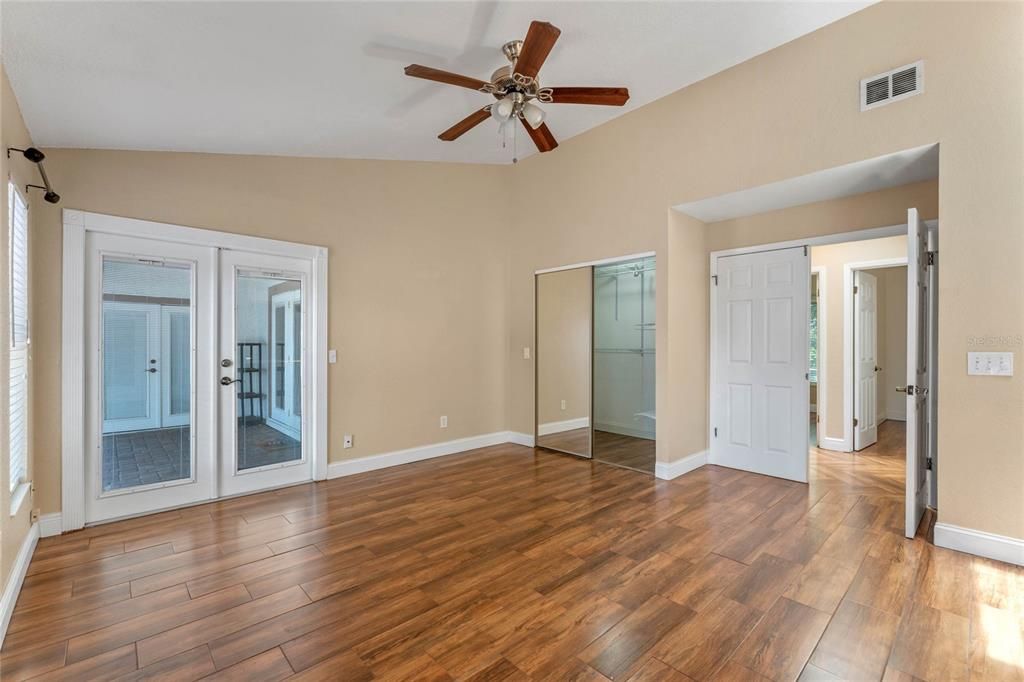 En Venta: $429,000 (4 camas, 2 baños, 2032 Pies cuadrados)