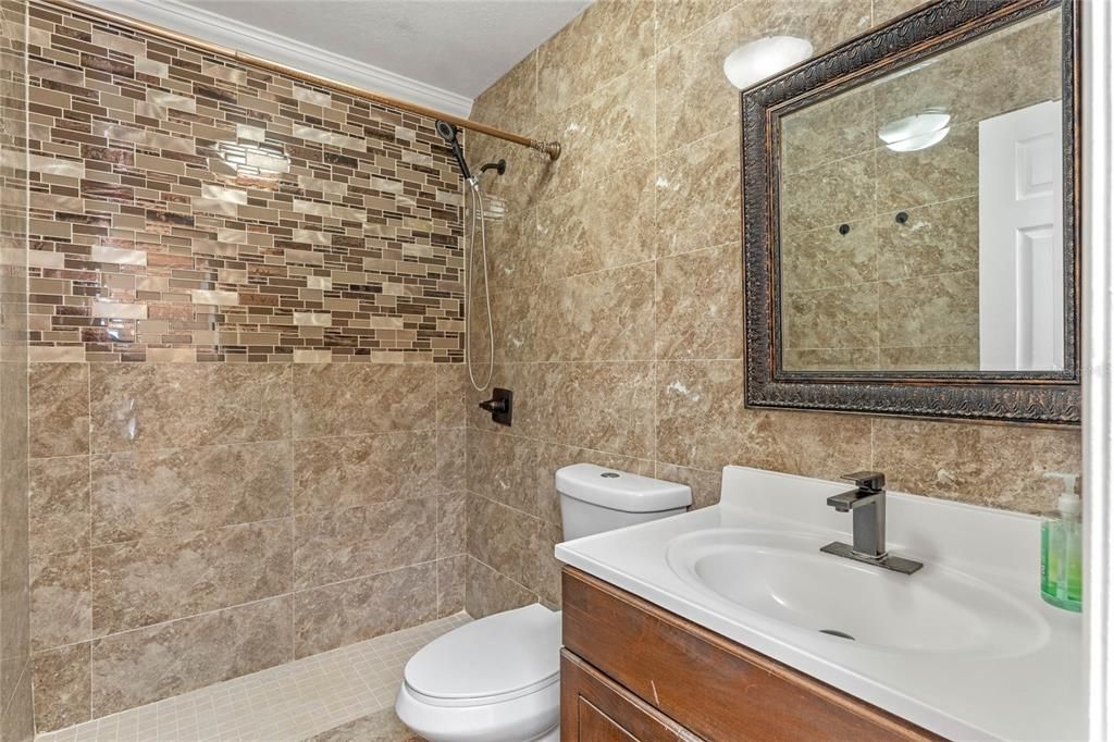 En Venta: $429,000 (4 camas, 2 baños, 2032 Pies cuadrados)