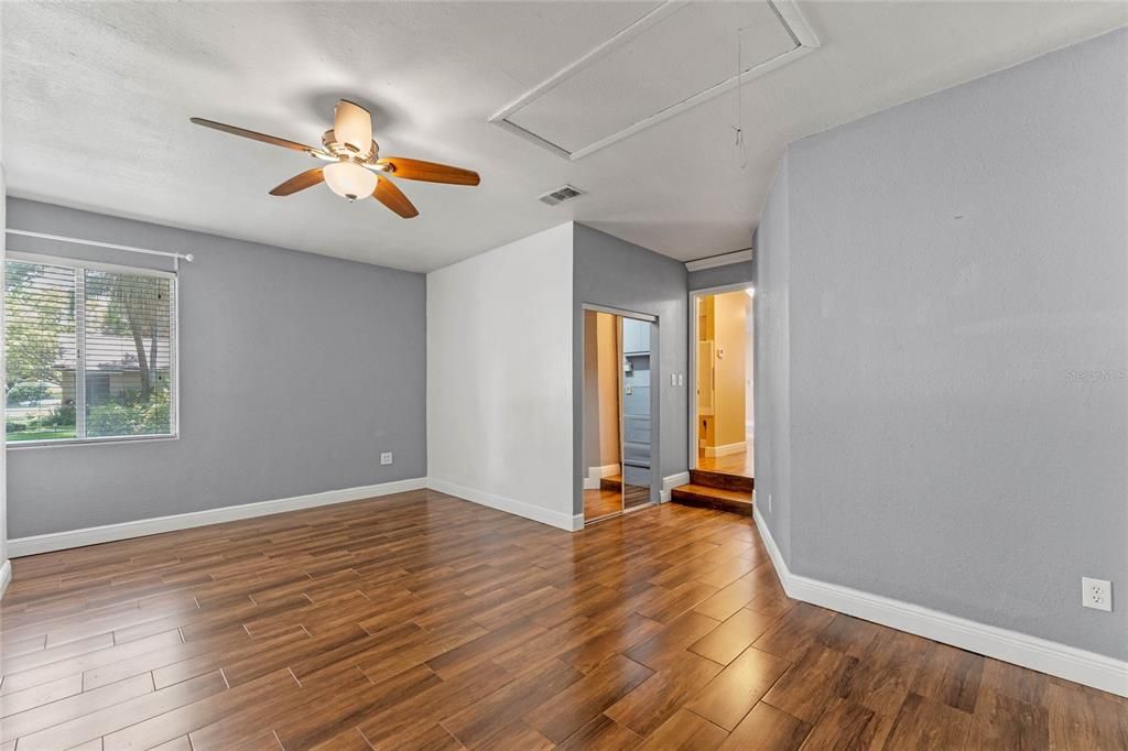 En Venta: $429,000 (4 camas, 2 baños, 2032 Pies cuadrados)