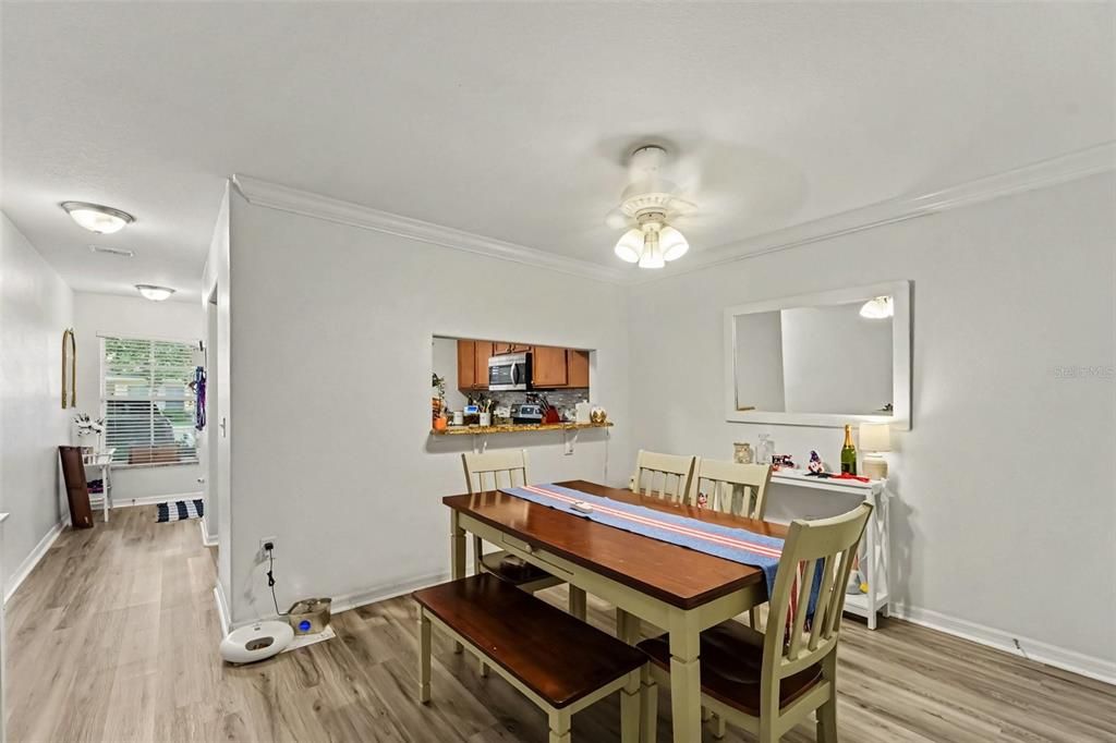 En Venta: $205,000 (2 camas, 2 baños, 1561 Pies cuadrados)