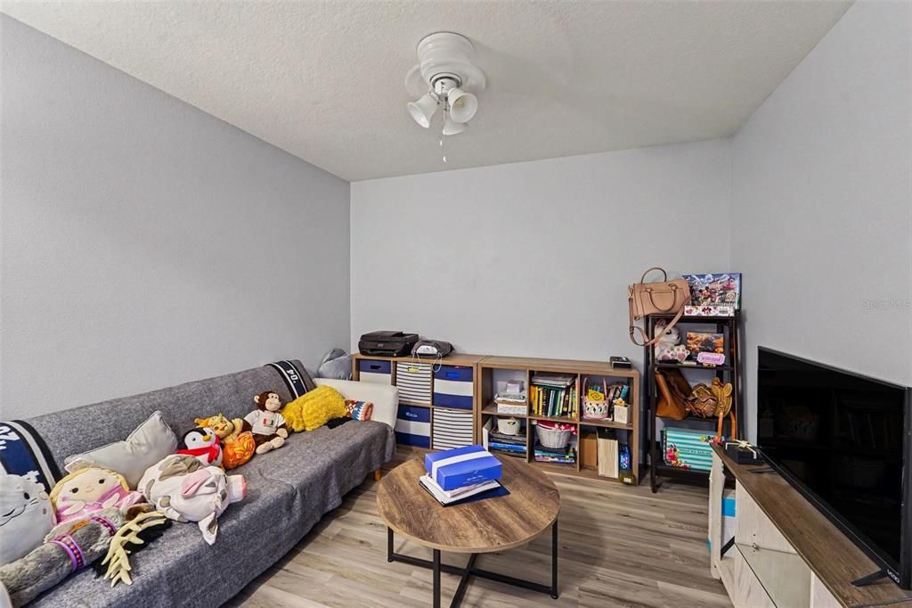 En Venta: $205,000 (2 camas, 2 baños, 1561 Pies cuadrados)
