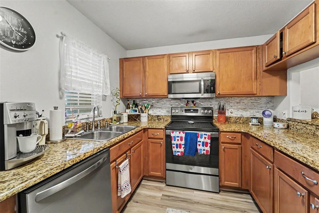 En Venta: $205,000 (2 camas, 2 baños, 1561 Pies cuadrados)