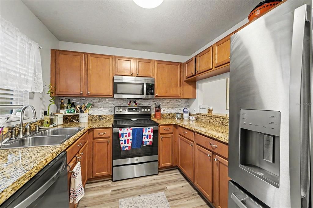 En Venta: $205,000 (2 camas, 2 baños, 1561 Pies cuadrados)