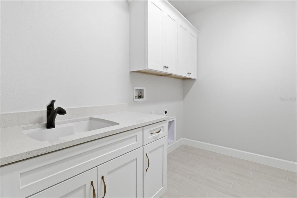 Active With Contract: $454,900 (3 beds, 3 baths, 2390 Square Feet)