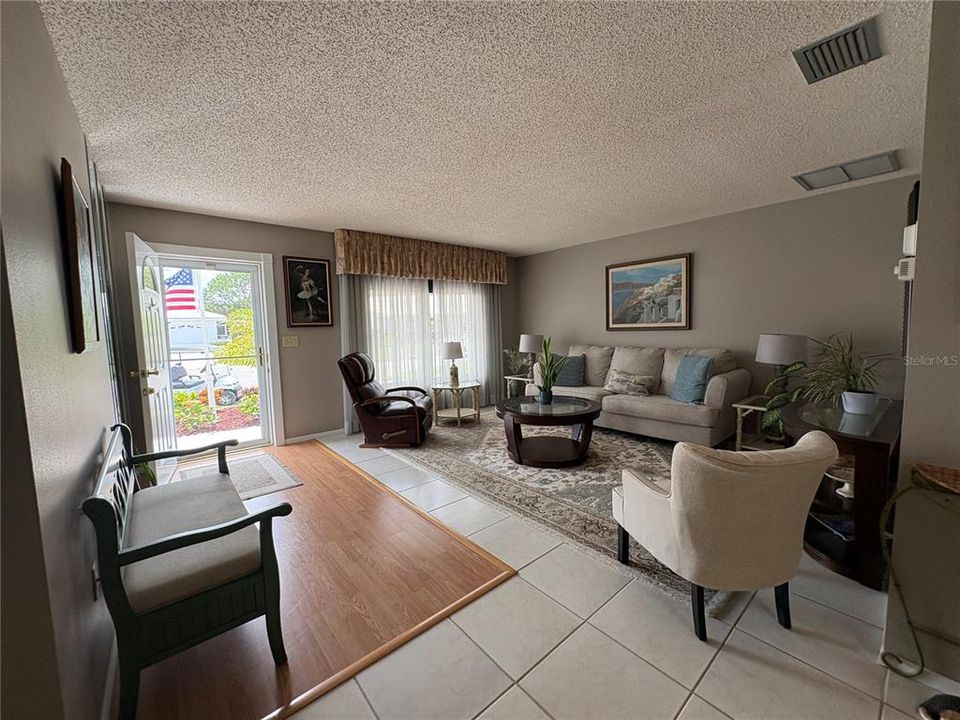 En Venta: $359,000 (2 camas, 2 baños, 1512 Pies cuadrados)