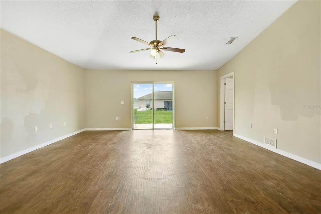 For Sale: $234,900 (4 beds, 3 baths, 1936 Square Feet)