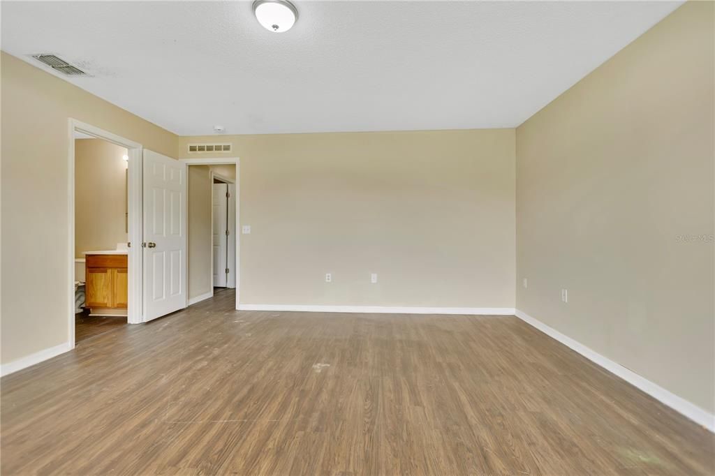 For Sale: $234,900 (4 beds, 3 baths, 1936 Square Feet)