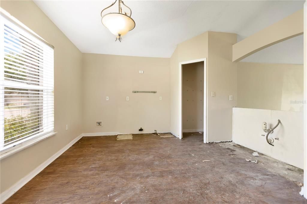 For Sale: $234,900 (4 beds, 3 baths, 1936 Square Feet)