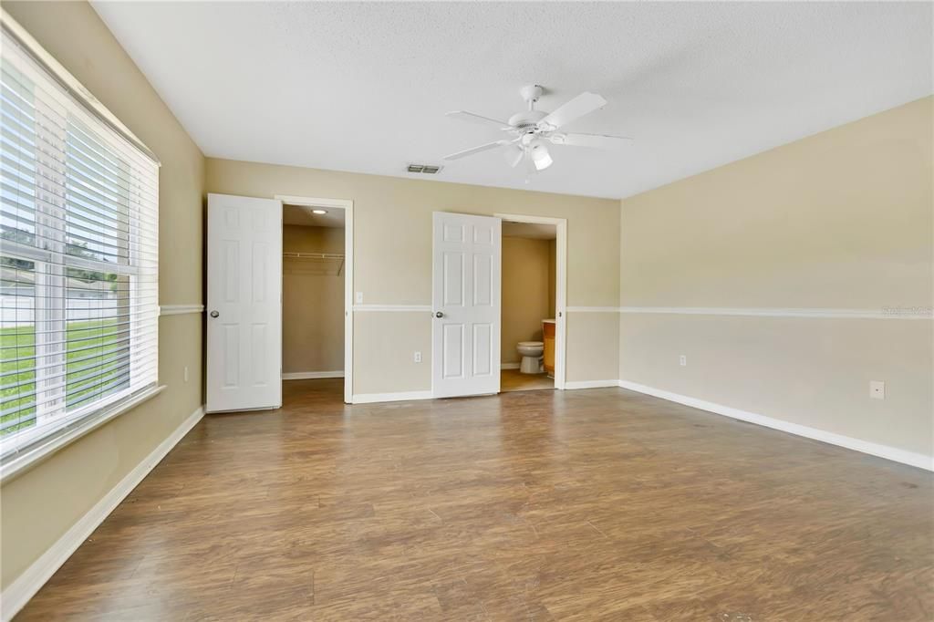 For Sale: $234,900 (4 beds, 3 baths, 1936 Square Feet)