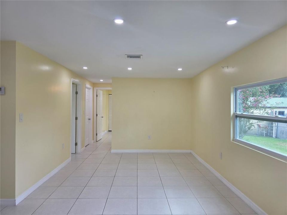 For Rent: $2,100 (3 beds, 2 baths, 1034 Square Feet)