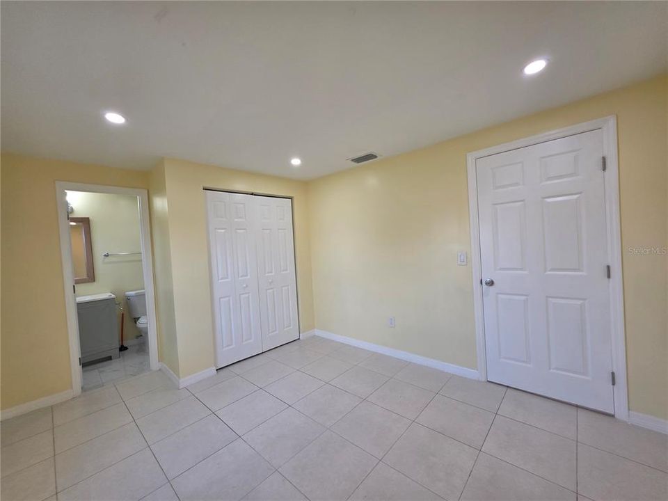 For Rent: $2,100 (3 beds, 2 baths, 1034 Square Feet)