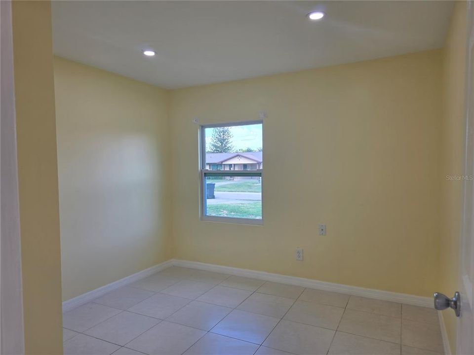 For Rent: $2,100 (3 beds, 2 baths, 1034 Square Feet)