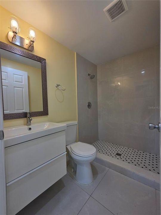 For Rent: $2,100 (3 beds, 2 baths, 1034 Square Feet)