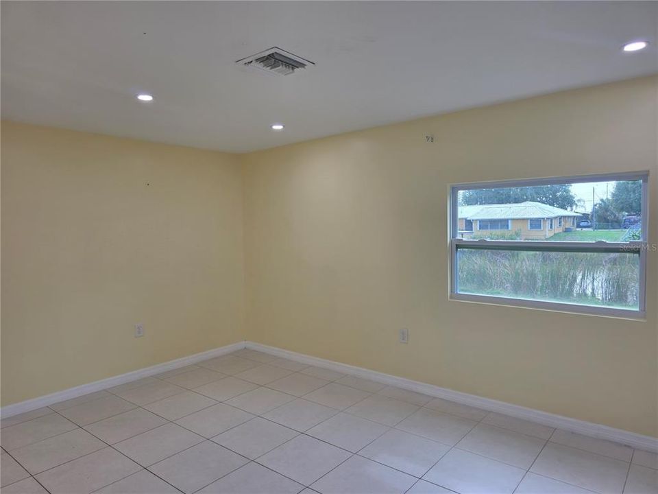 For Rent: $2,100 (3 beds, 2 baths, 1034 Square Feet)