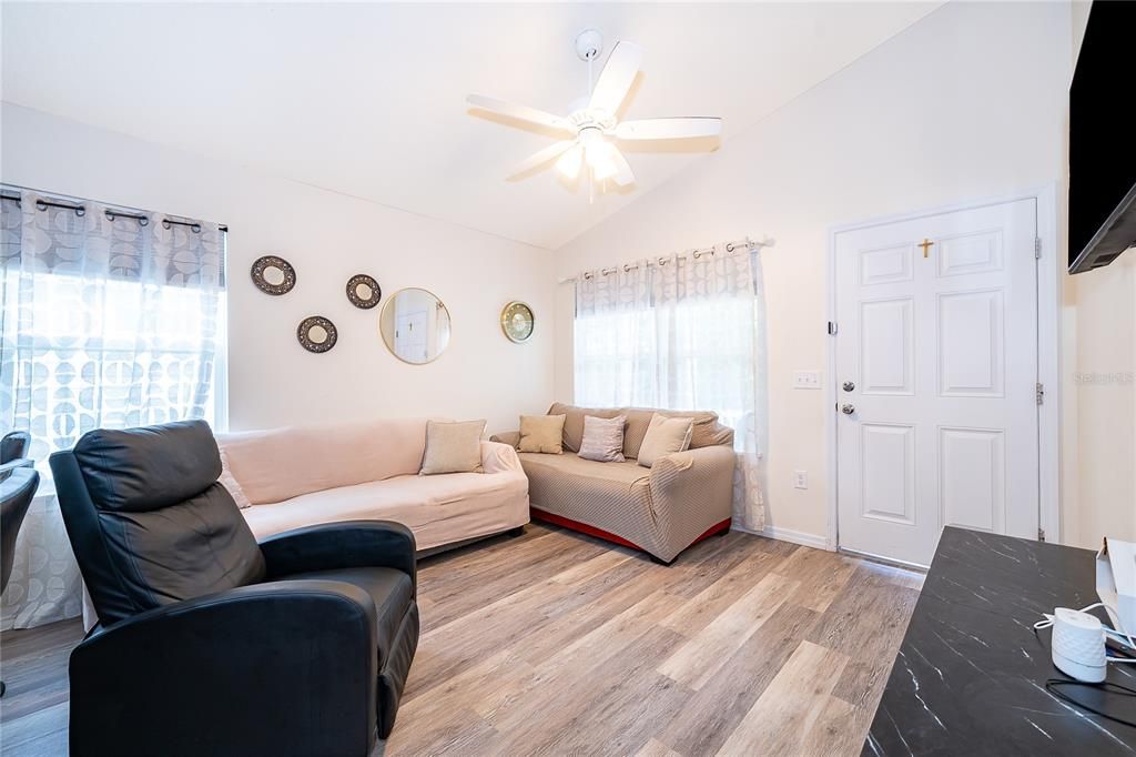 En Venta: $240,000 (2 camas, 1 baños, 726 Pies cuadrados)