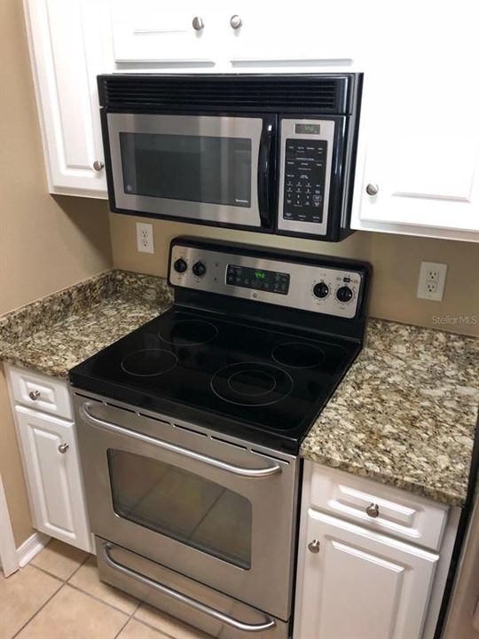 For Rent: $1,595 (1 beds, 1 baths, 598 Square Feet)