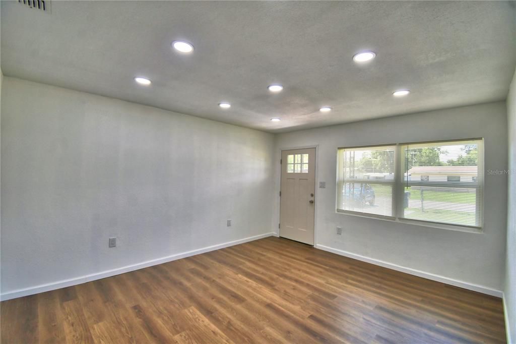 For Sale: $255,000 (3 beds, 1 baths, 1040 Square Feet)