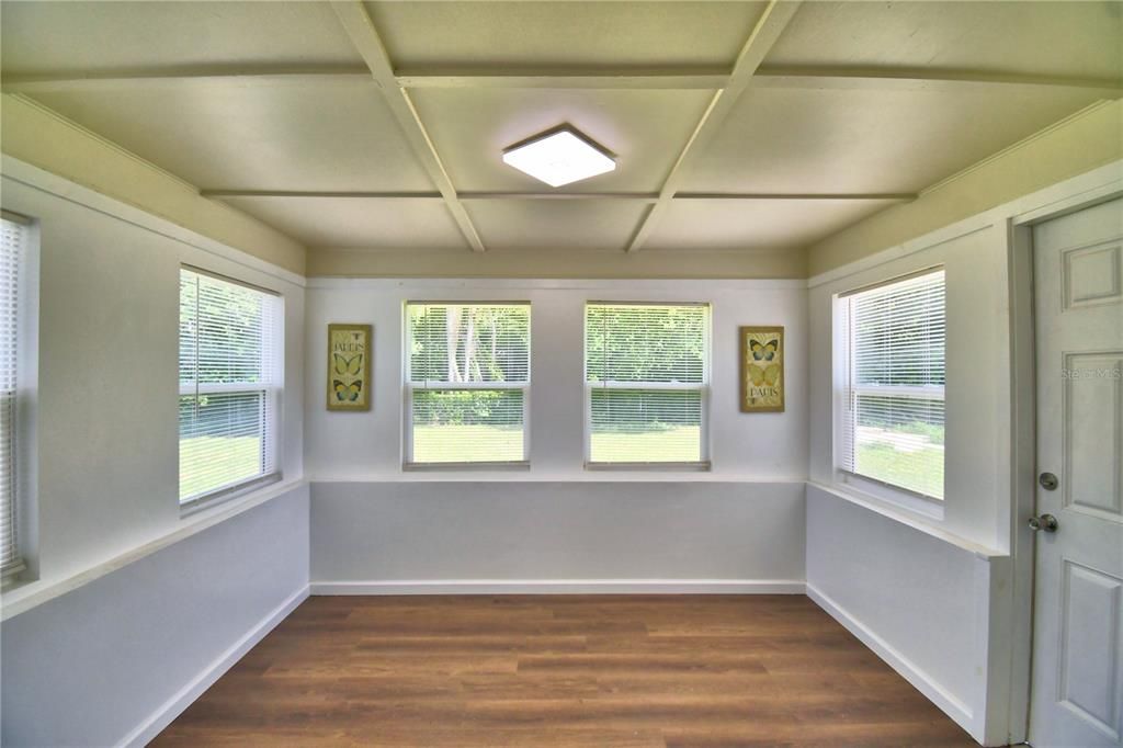 For Sale: $255,000 (3 beds, 1 baths, 1040 Square Feet)