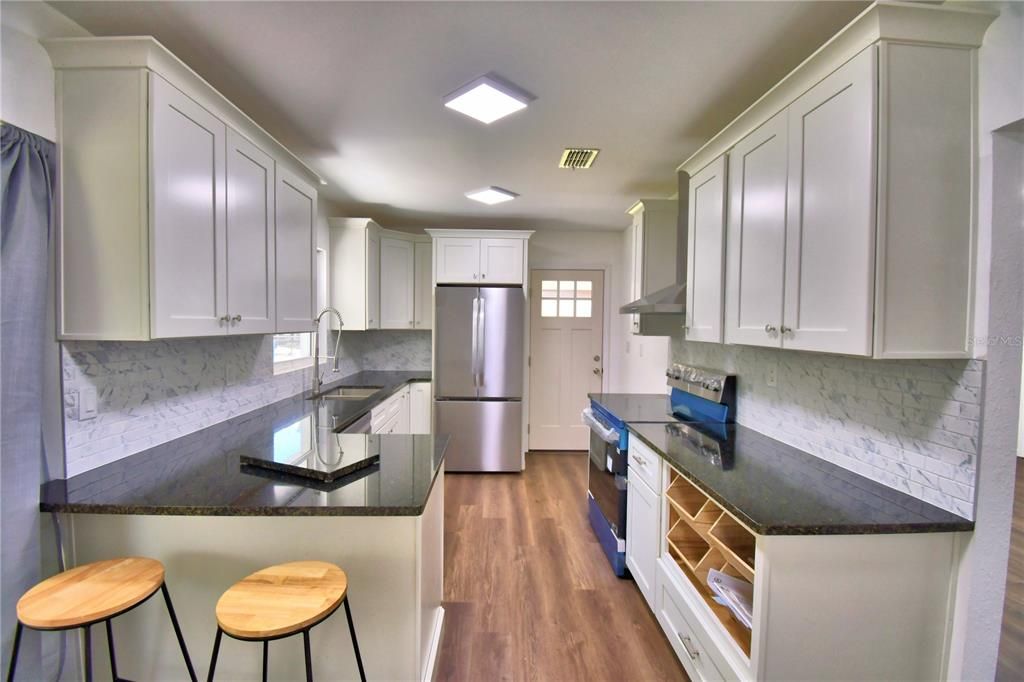 For Sale: $255,000 (3 beds, 1 baths, 1040 Square Feet)