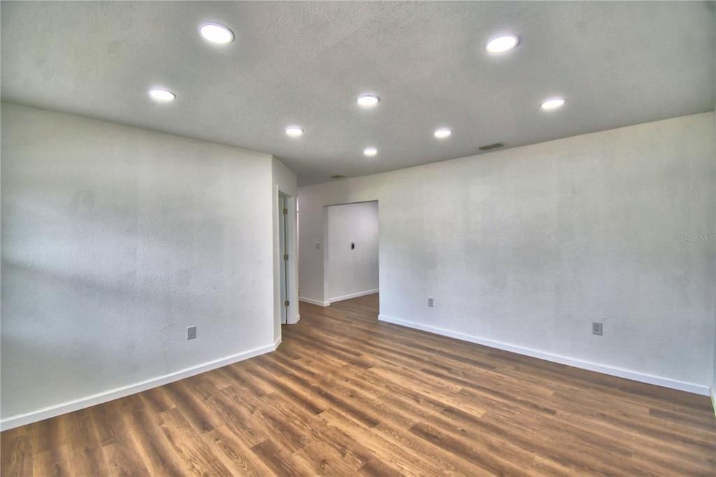 For Sale: $255,000 (3 beds, 1 baths, 1040 Square Feet)